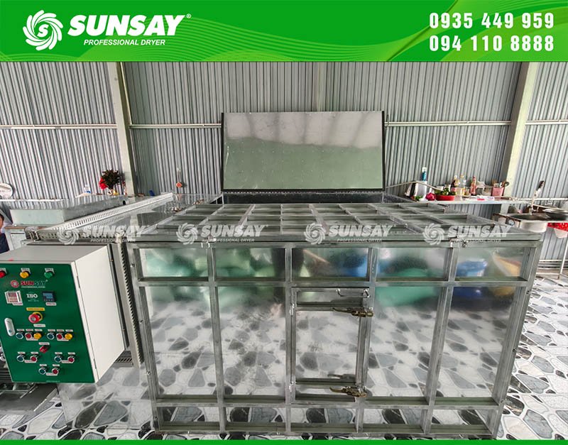 Bộ điều khiển thông minh PID giúp duy trì nhiệt độ ổn định trong suốt quá trình sấy, dễ vận hành