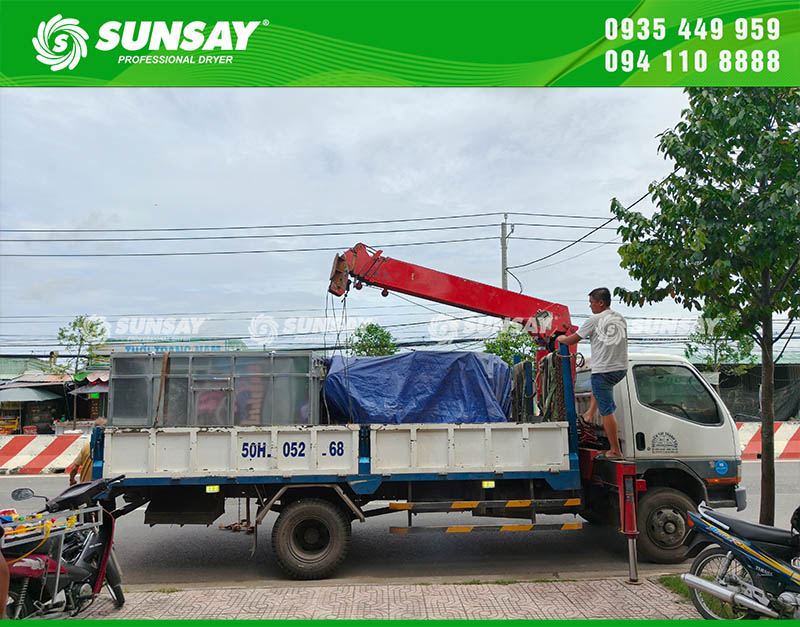 Đội ngũ kỹ thuật viên SUNSAY lắp đặt nhanh chóng, đưa máy vào hoạt động ổn định